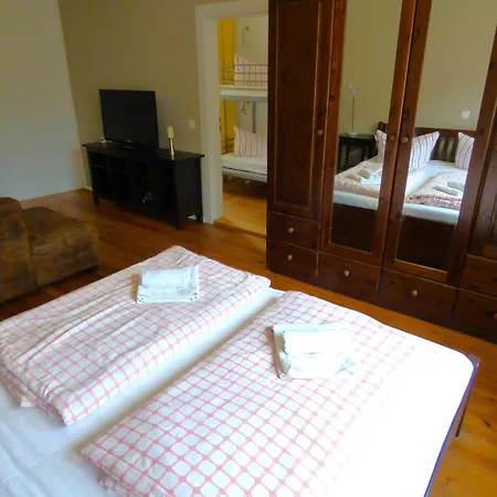 Emely Apartment *